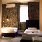 מלון In The Heart Of Old Bazaar With Private Parking 3*