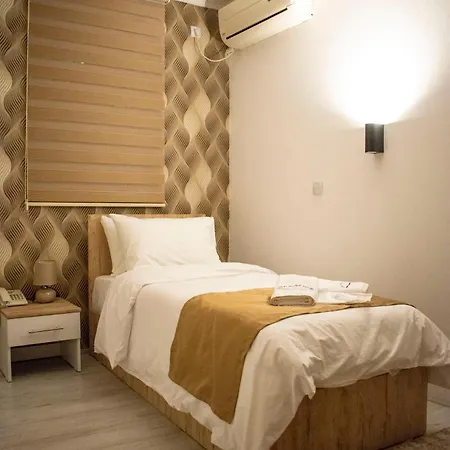 In The Heart Of Old Bazaar With Private Parking 3* סקופיה